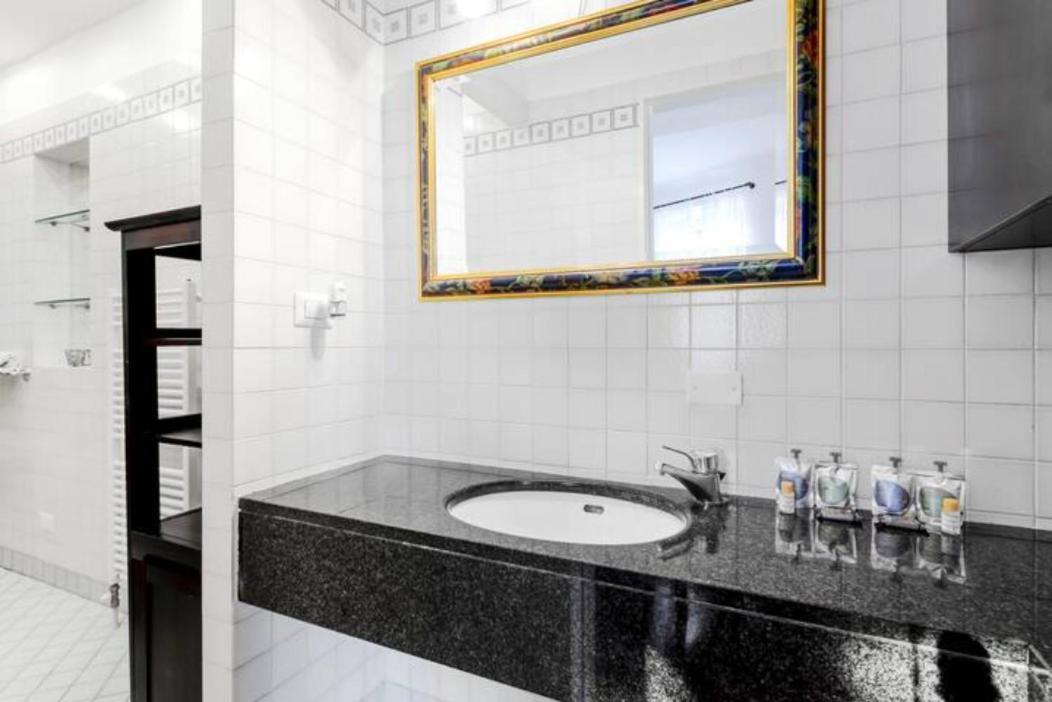 Pagano & Cenacolo Bright Apartment มิลาน ภายนอก รูปภาพ
